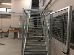 Escalier métallique dans le Landes